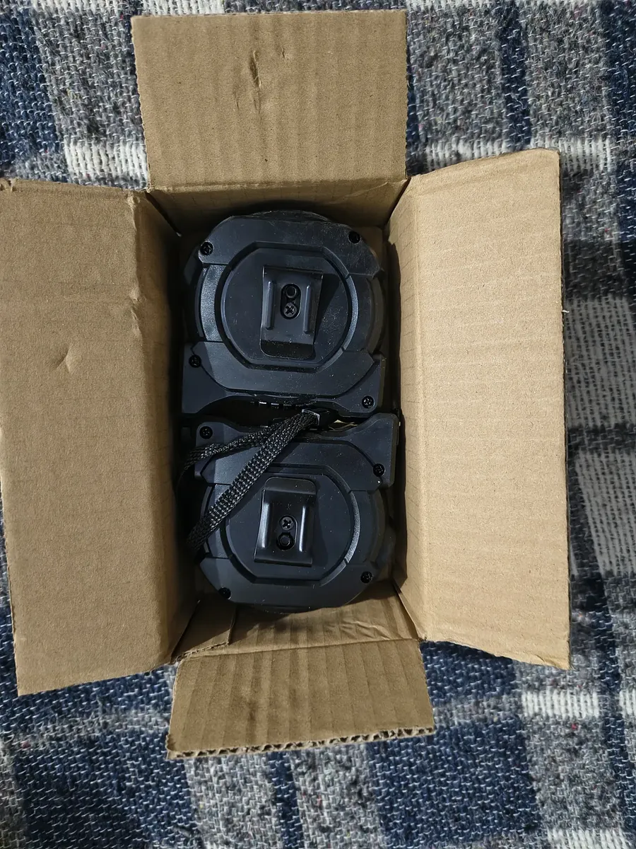 Duas unidades da Trena Carbono dentro da caixa de envio